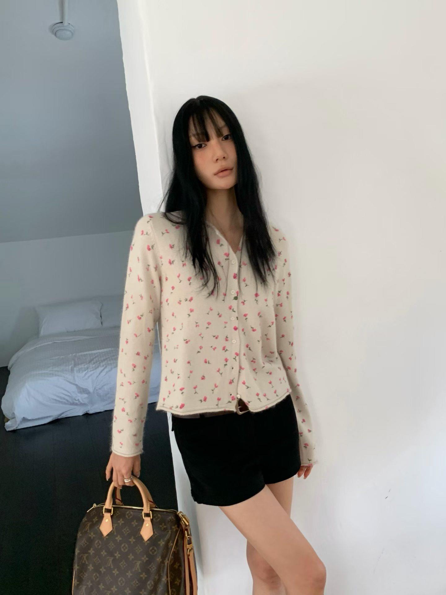 滿版小花排扣羊毛外套